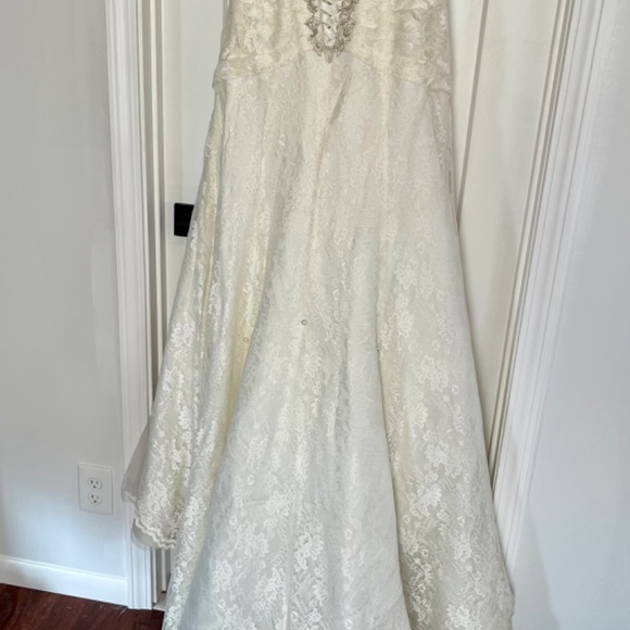 Wedding Dress - Picture 8 of 15